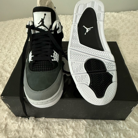 Air Jordan 4 RetroBlack/White-Anthracite-BlackMen’s 8 1/2...